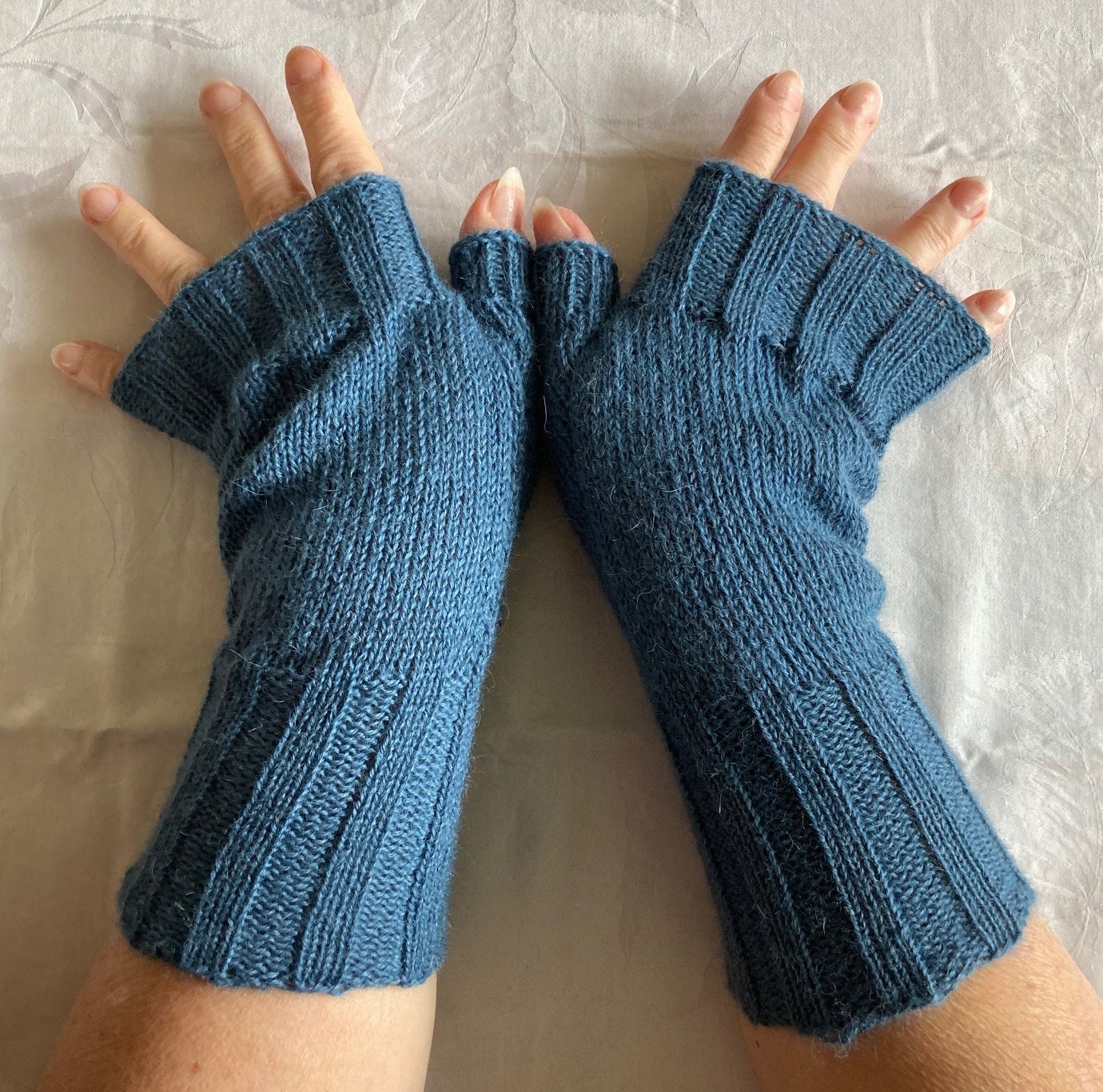 Fingerlose Handschuhe "Robusto Color", 100% Alpaka, Jeansblau Fingerlose Handschuhe "Robusto Color", 100% Alpaka, Jeansblau von AtelierKammikatze