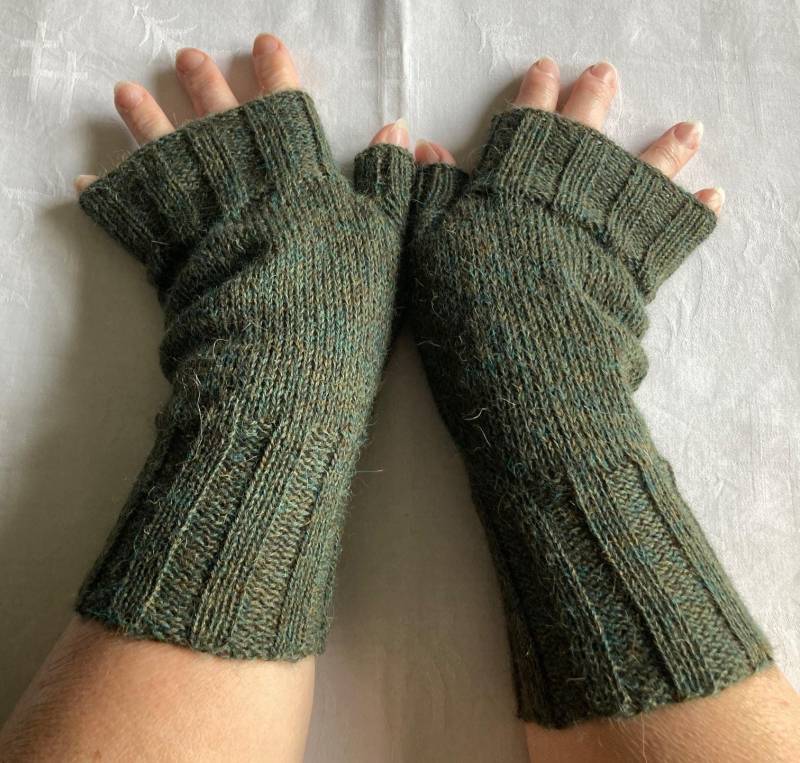 Fingerlose Handschuhe "Robusto Color", 100% Alpaka, Lodengrün Fingerlose Handschuhe "Robusto Color", 100% Alpaka, Lodengrün von AtelierKammikatze