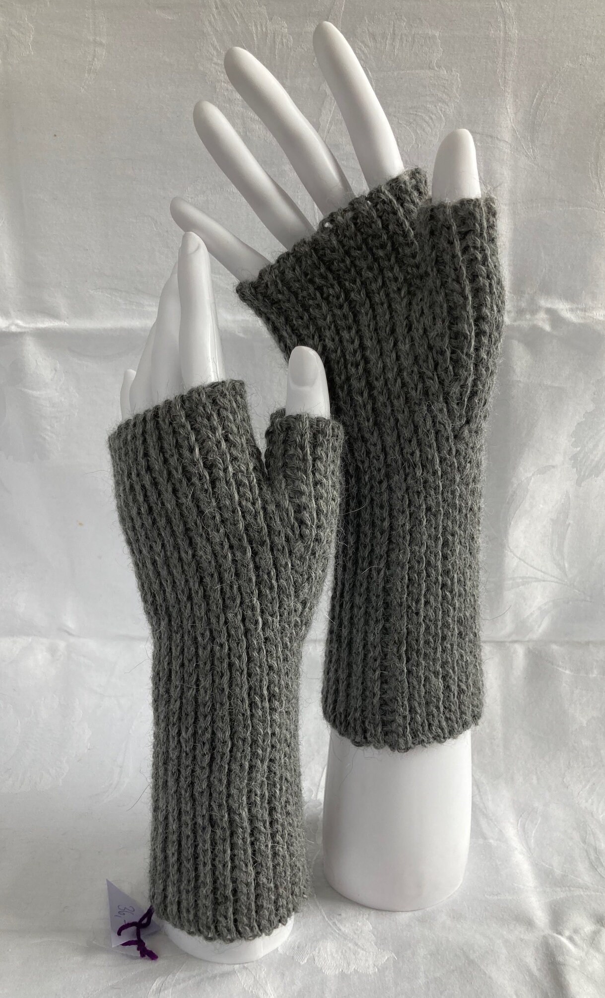 Handstulpen "Alpakaripp", Dunkelgrau, Mit Daumen Handstulpen "Alpakaripp", Dunkelgrau, Mit Daumen von AtelierKammikatze