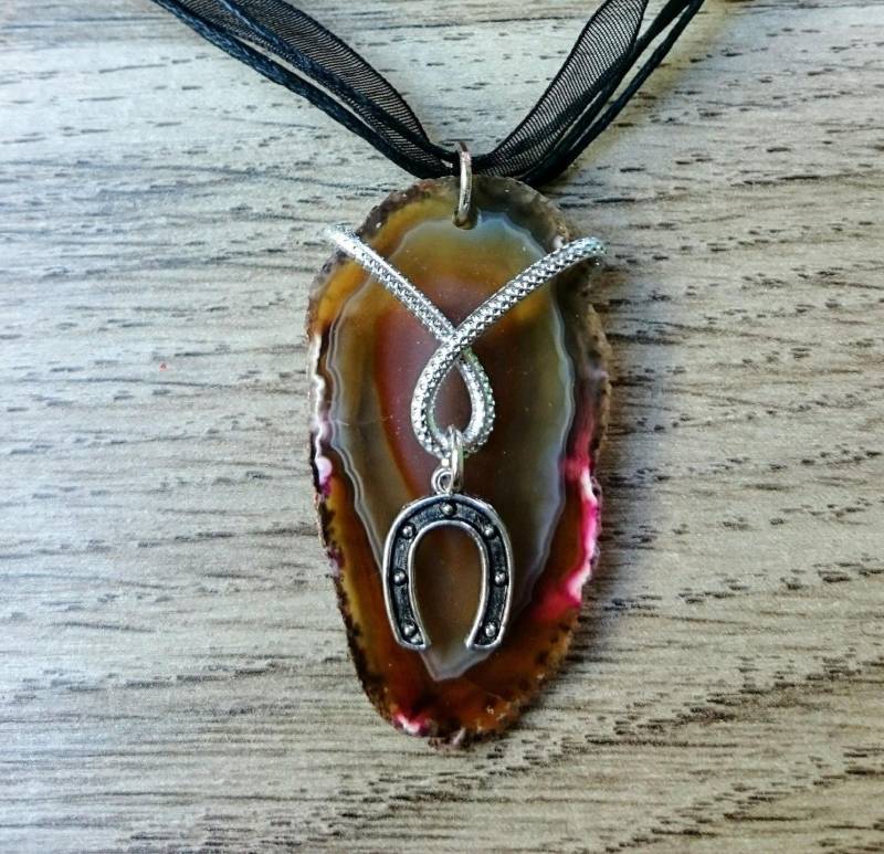 Anhänger Auf Karamell-Achat Und Hufeisen Anhänger Auf Karamell-Achat Und Hufeisen von AtelierKtyCreations