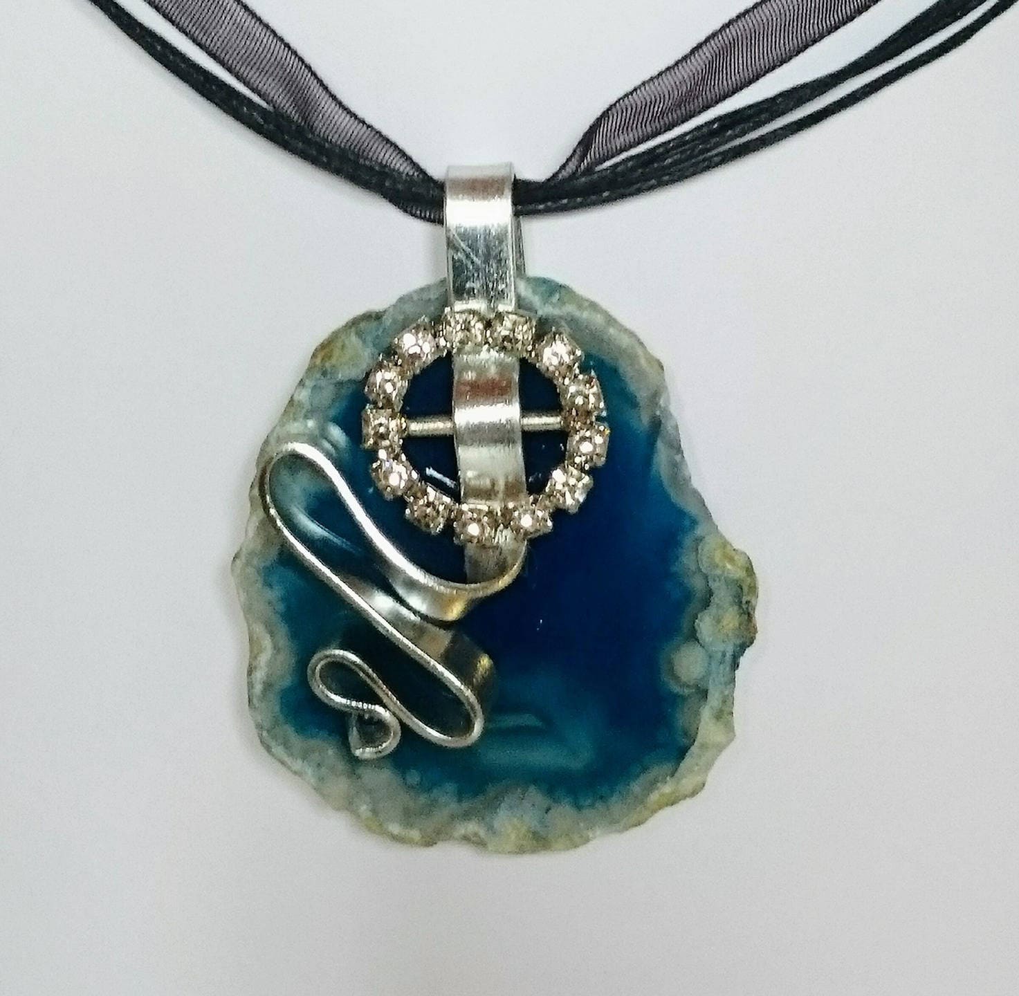 strass-Anhänger Auf Lagunenblauem Achat strass-Anhänger Auf Lagunenblauem Achat von AtelierKtyCreations
