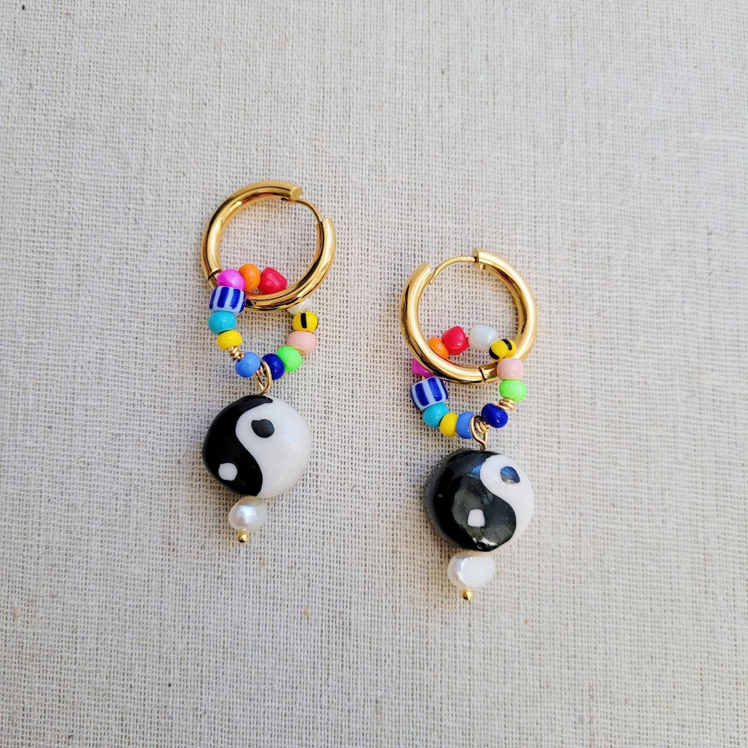 Yin Yang Perlen Goldene Creolen Yin Yang Perlen Goldene Creolen von AtelierLarcher