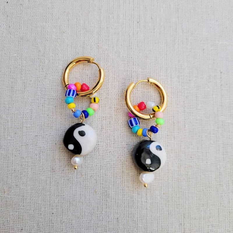 Yin Yang Perlen Goldene Creolen Yin Yang Perlen Goldene Creolen von AtelierLarcher