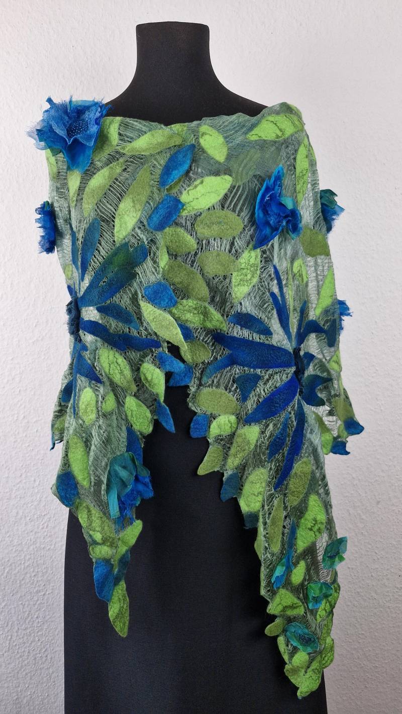 Nuno Filzschal Blauer Smaragd Boho Schal von AtelierLenaOM