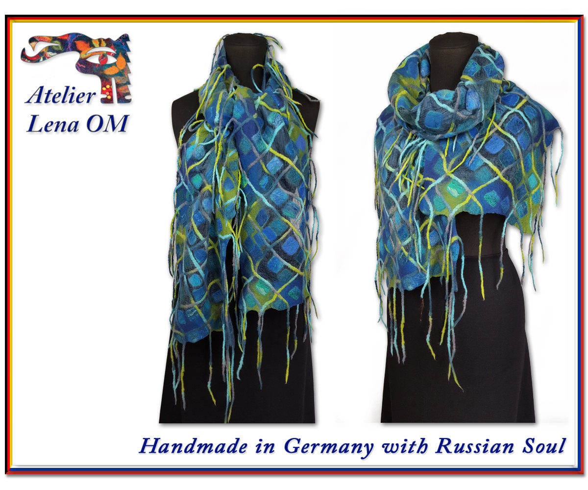 Original Handgemachte Schal, Bunte Grüne Und Blaue Raute Schal Mit Fransen von AtelierLenaOM