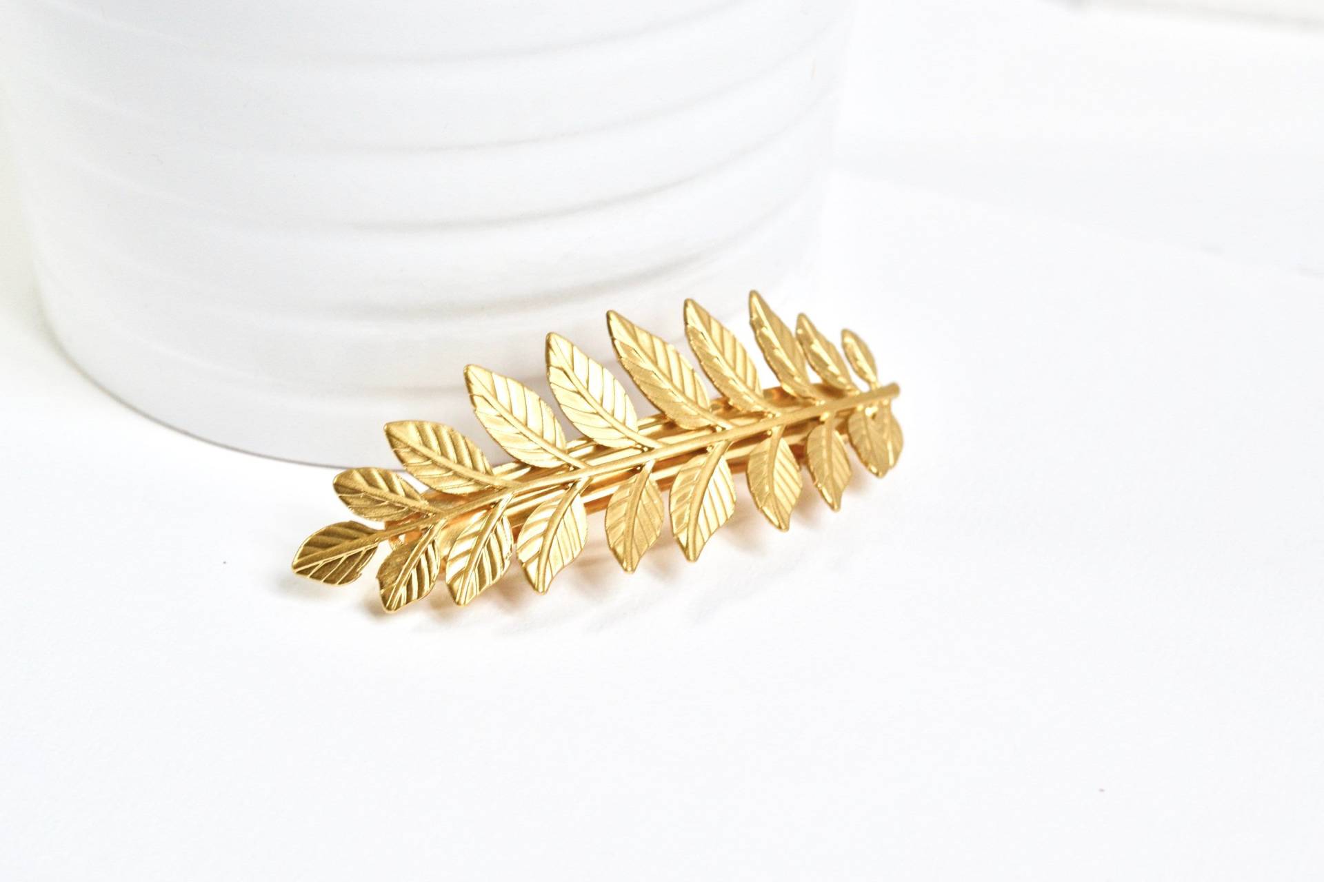 Haarspange Mit Zweig, Tiara Blättern, Goldener Kopfschmuck Für Die Hochzeit Blumen. Feiner Und Raffinierter Schmuck, Römisch, Romantisch Haarspange Mit Zweig, Tiara Blättern, Goldener Kopfschmuck Für Die Hochzeit Blumen. Feiner Und Raffinierter Schmuck, Römisch, Romantisch von AtelierLilac