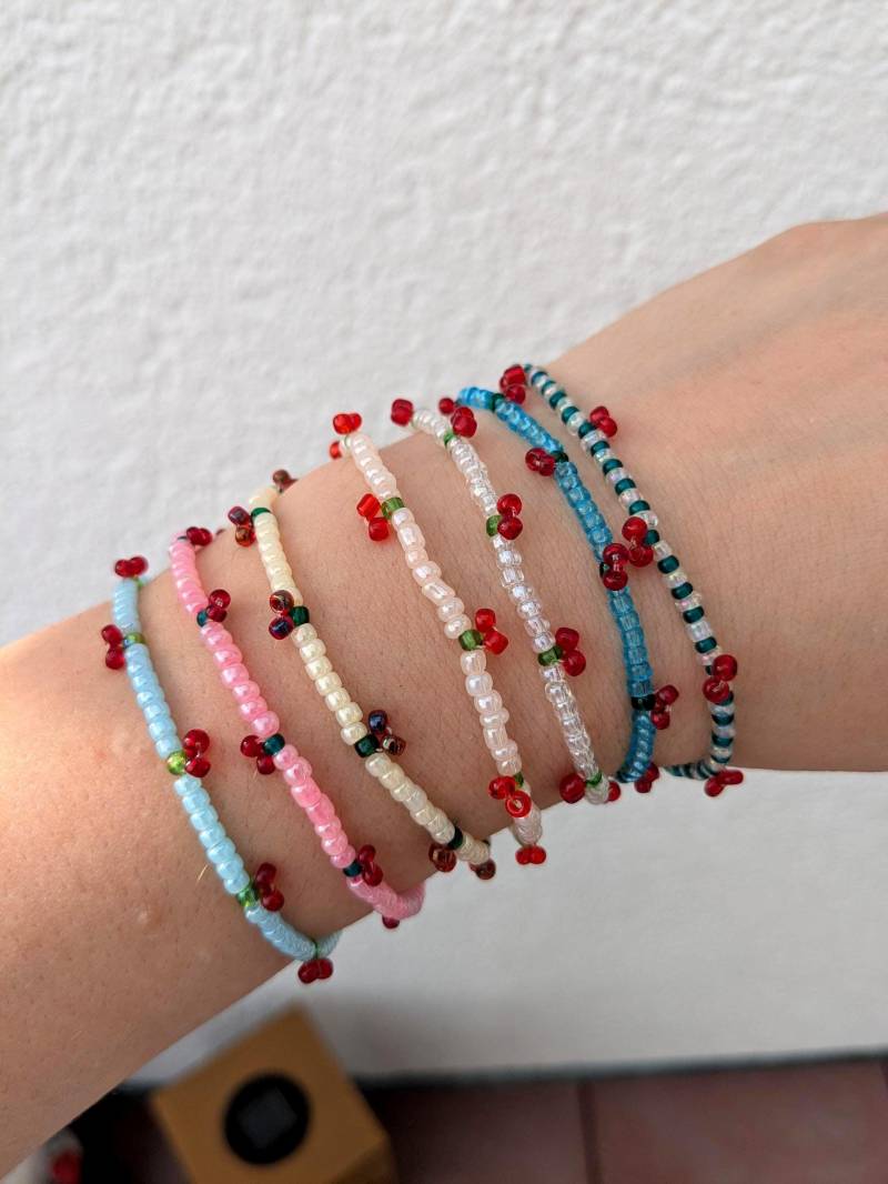 Cherry - Perlenarmband, Kirschen, Perlenschmuck, Glasperlen, Bead Bracelet, Glass Beads, Perlen Cherry - Perlenarmband, Kirschen, Perlenschmuck, Glasperlen, Bead Bracelet, Glass Beads, Perlen von AtelierLuanle
