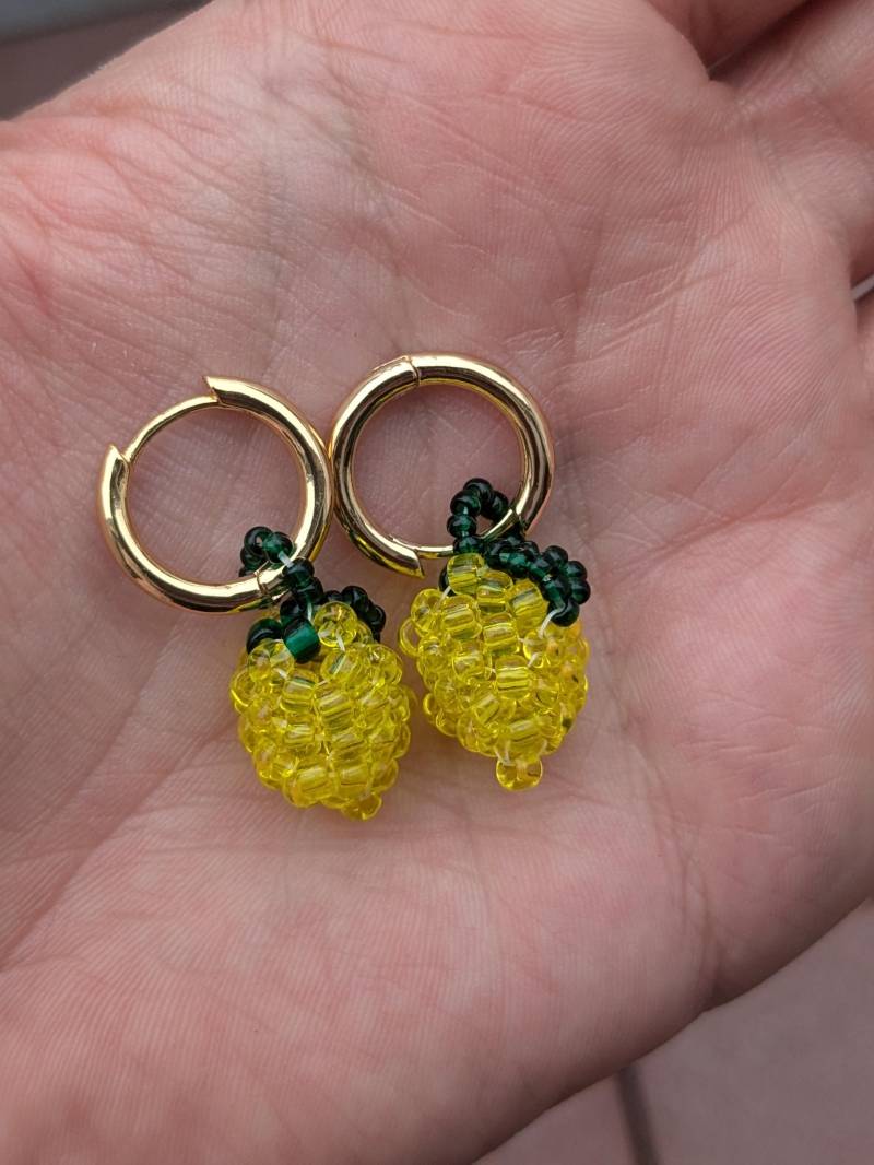 Lemon Earrings - Beaded Fruit Hoops Yellow Lemon Charm Handmade Summer Jewelry Gold Or Silver Creoles von AtelierLuanle