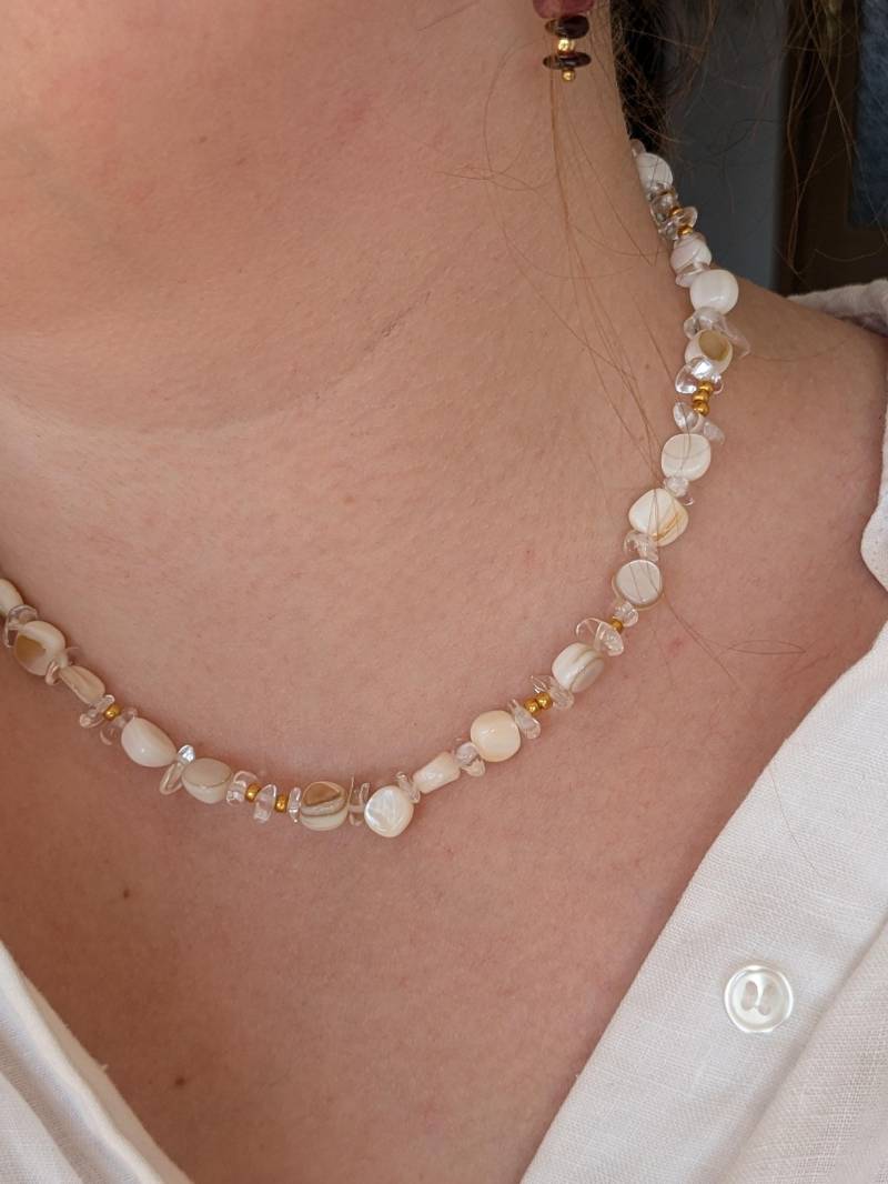 Lunara - White Gemstone Necklace With Shells & Crystal Beachy Boho Handmade Beaded Jewelry Lunara - White Gemstone Necklace With Shells & Crystal Beachy Boho Handmade Beaded Jewelry von AtelierLuanle