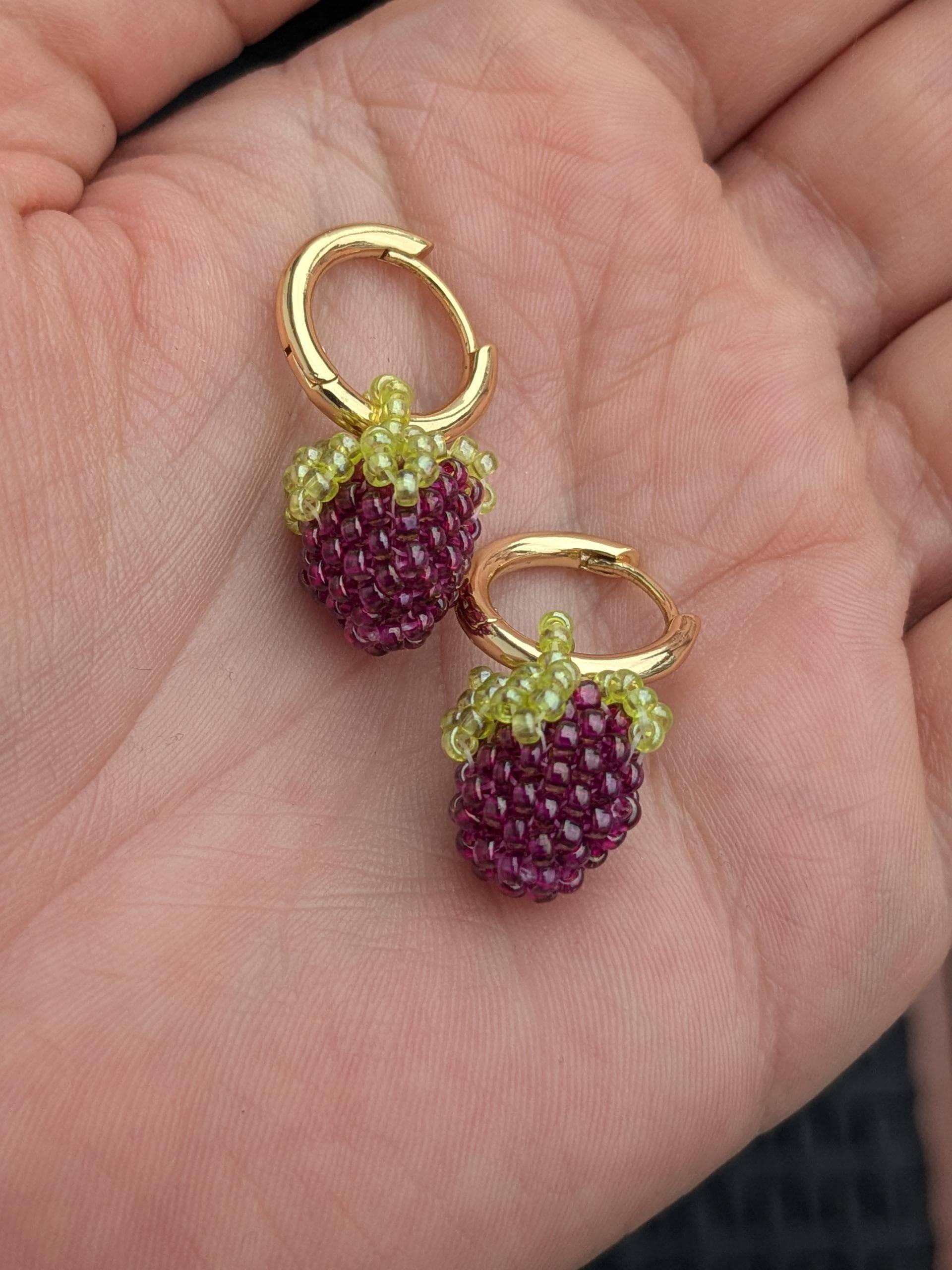 Raspberry Earrings - Beaded Fruit Hoops Red Raspberry Charm Summer Bead Handmade Jewelry Gift von AtelierLuanle