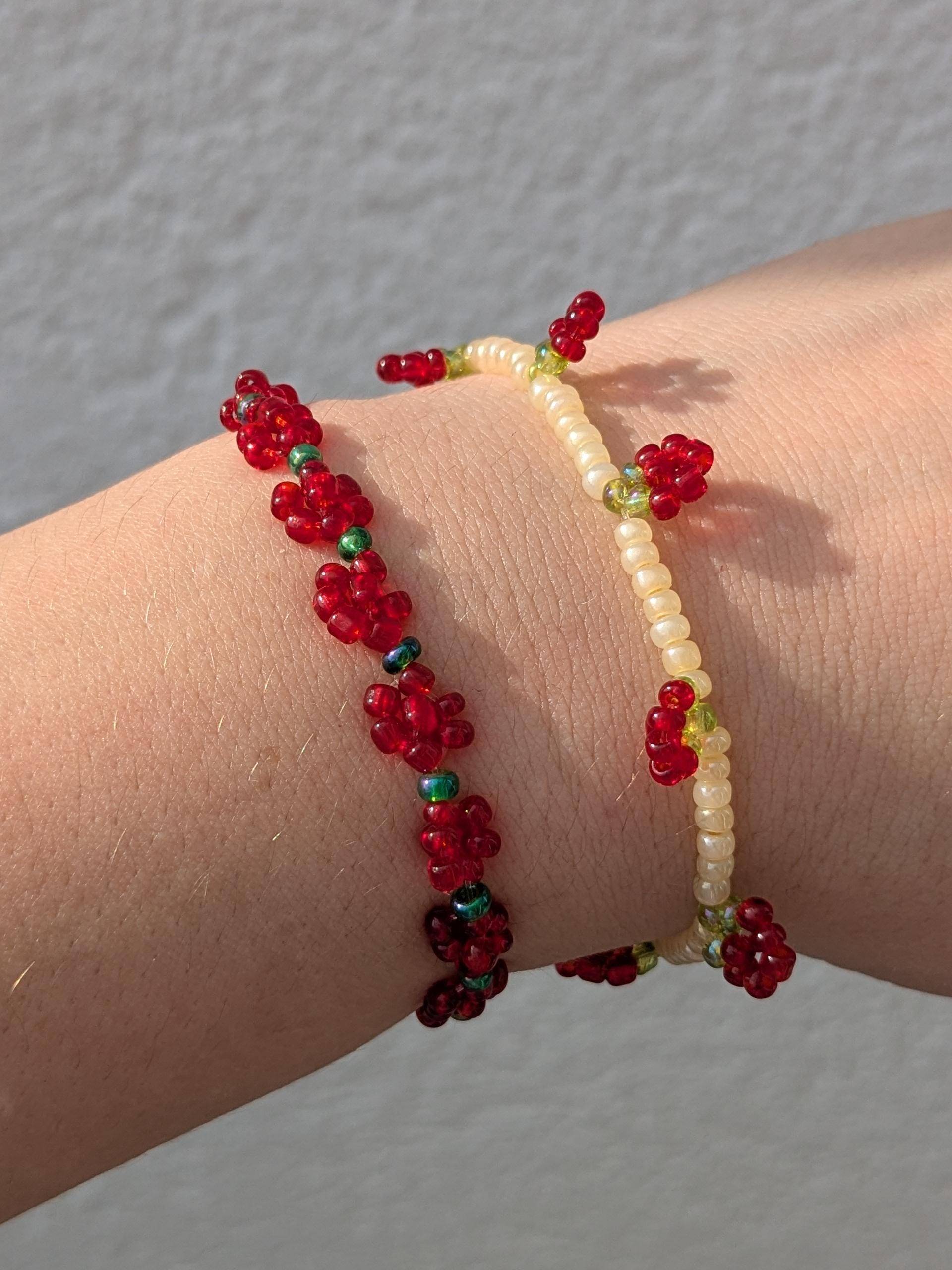 strawberry - Perlenarmband, Erdbeere, Perlenschmuck, Glasperlen, Beaded Bracelet, Glass Beads, Perlen von AtelierLuanle
