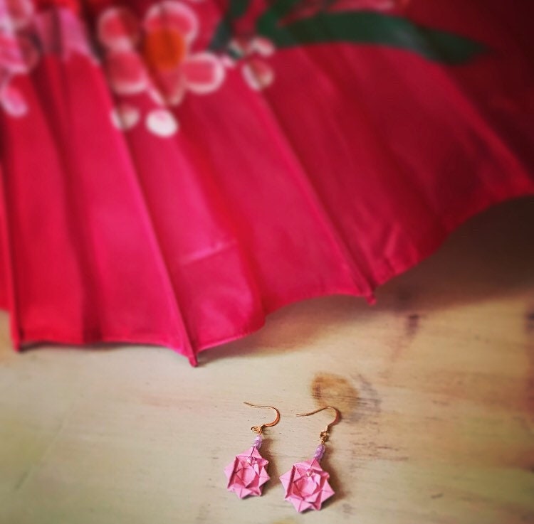 Origami, Ohrringe, Nach Maß, Made To Order, Seerose, Schmuck, Handgemacht, 22Kt Vergoldet, Swarovski Kristalle, Glasperlen, Unikat von AtelierMandaline