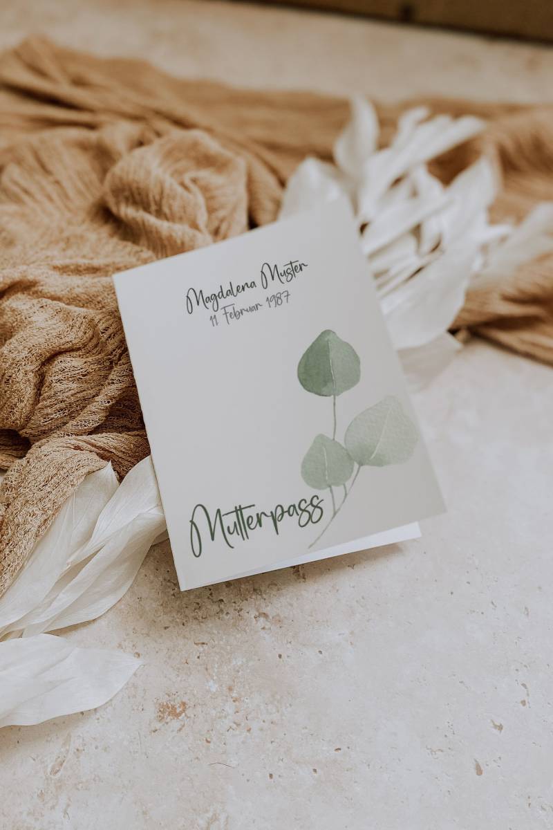 Mutterpass Hülle Magdalena, Eukalyptus Design, Mutterpasshülle Kleines Wunder von AtelierManuAcikgoez
