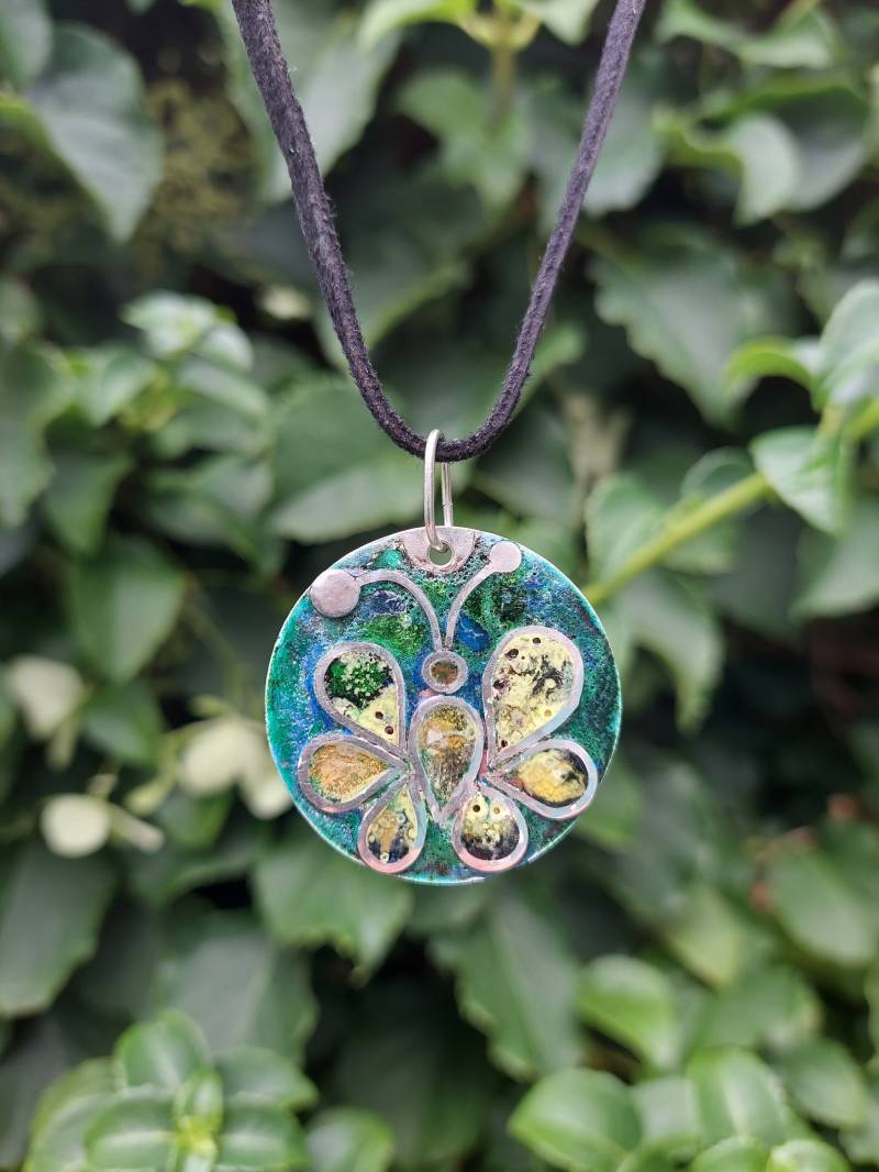 Großer Anhänger Silber Emaille Schmetterling Fliegeviech Grün Blau von AtelierMarxsen