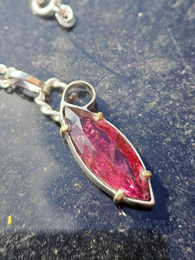 Roter Turmalin Navette Als Anhänger in Silber 925/ - Mit Gold 585/ - Rubelith Shabbystyle von AtelierMarxsen
