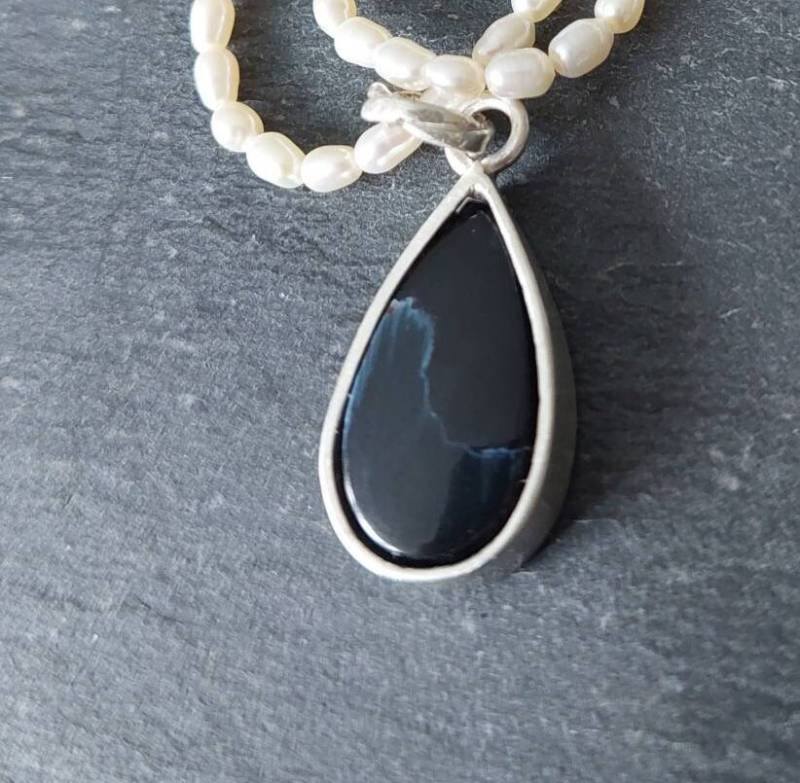 Selten Petersit Blau Schwarzer Anhänger Mit Echtem Petersit Aus Namibia in Sterlingsilber von AtelierMarxsen