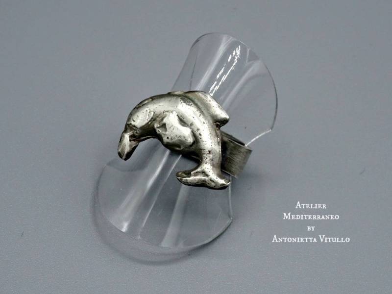 Handgefertigter 925 Silber Bandring Mit Einem Delfin Aus 999 Ton von AtelierMediterraneo