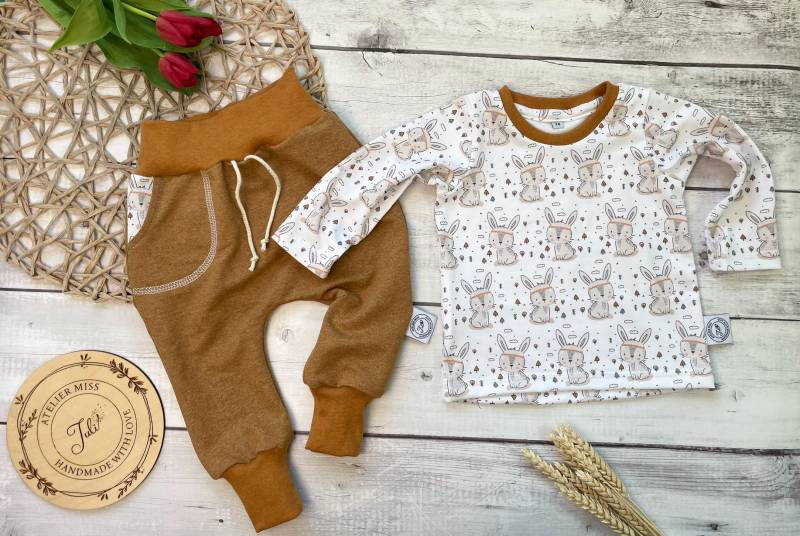 Set/Senfgelbe Hasen Allover Langarmshirt & Pumphose von AtelierMissJuli