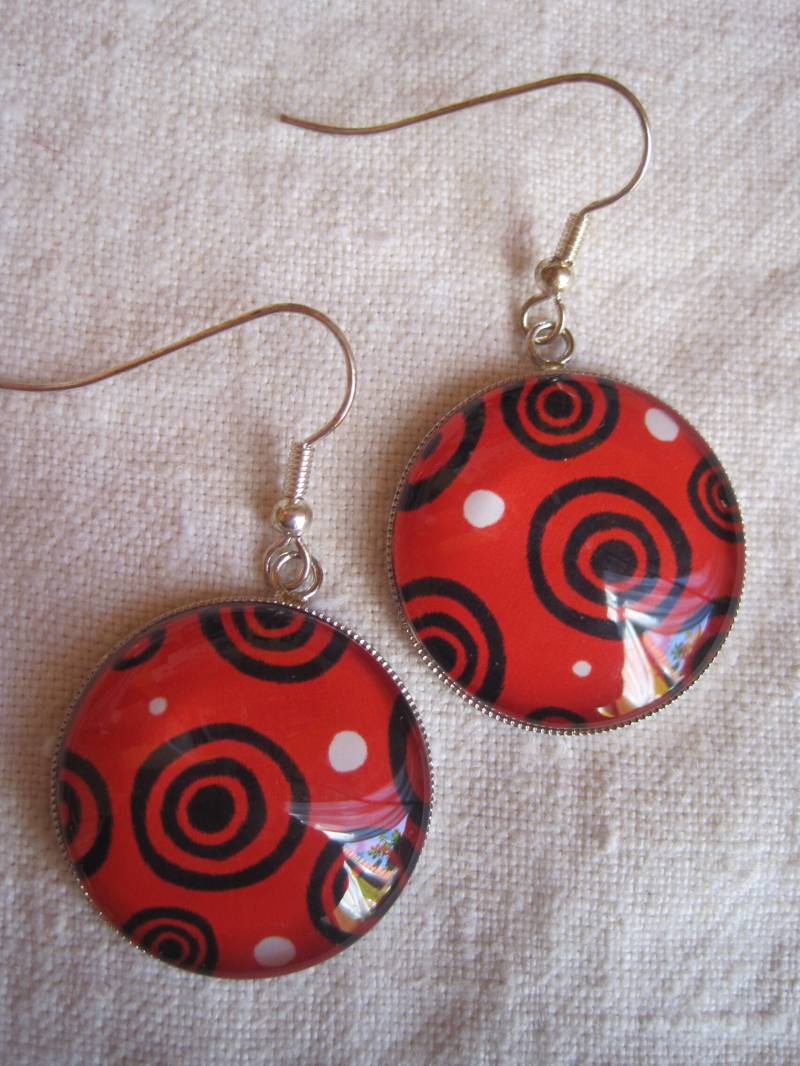 Cabochonschmuck Ohrringe Kringel Auf Rot von AtelierNaturundKunst