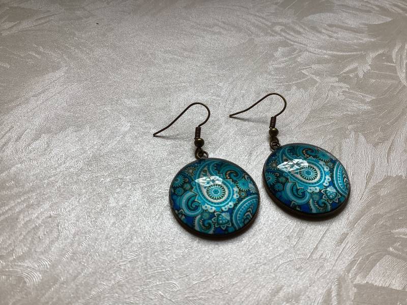 Cabochonschmuck Ohrringe Paisleymuster in Blau von AtelierNaturundKunst