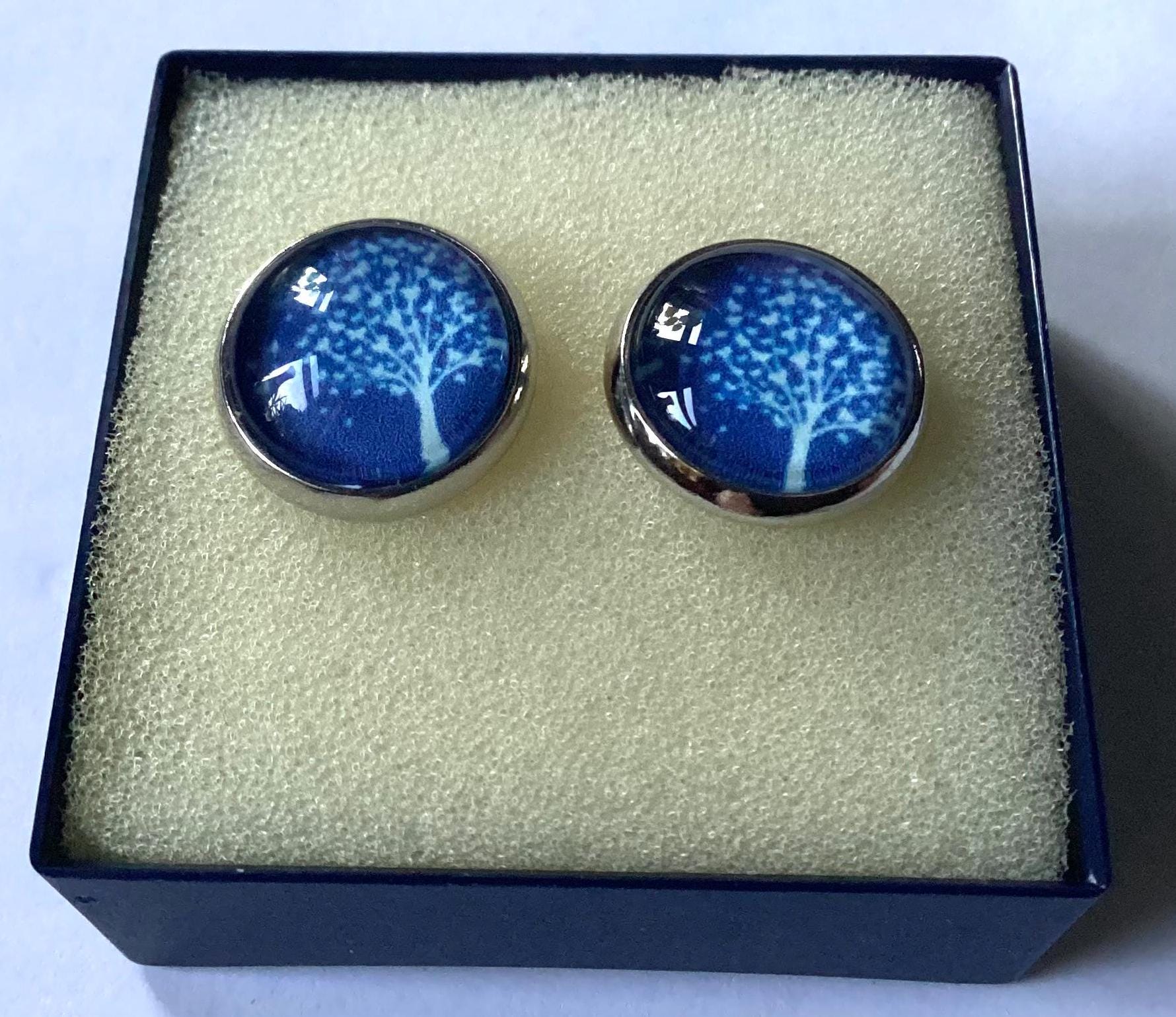 Cabochonschmuck Ohrstecker Baum Blau von AtelierNaturundKunst