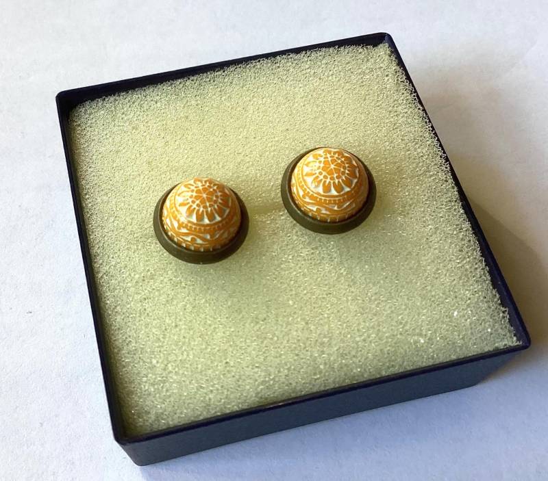 Cabochonschmuck Ohrstecker Mosaik Dunkles Gelb 8 Mm von AtelierNaturundKunst