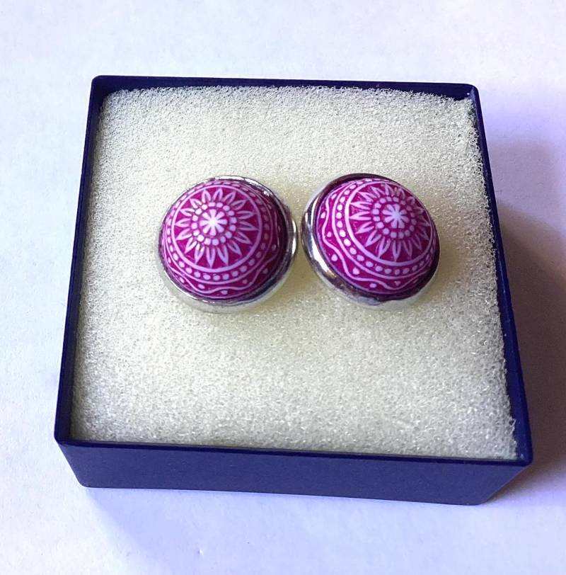 Cabochonschmuck Ohrstecker Mosaik Magenta 12 Mm von AtelierNaturundKunst
