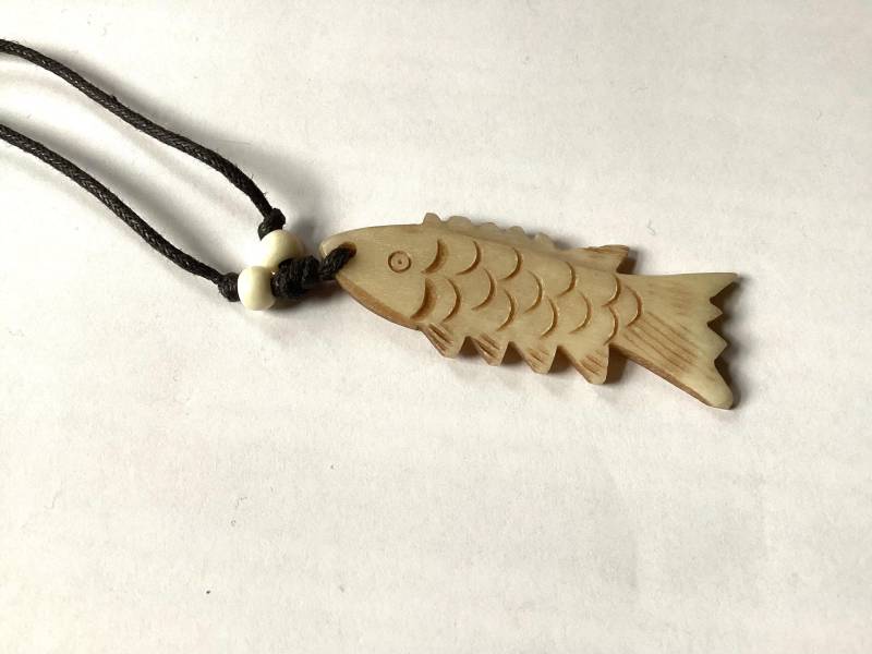 Kette Mit Fisch Aus Horn Linien Braun von AtelierNaturundKunst