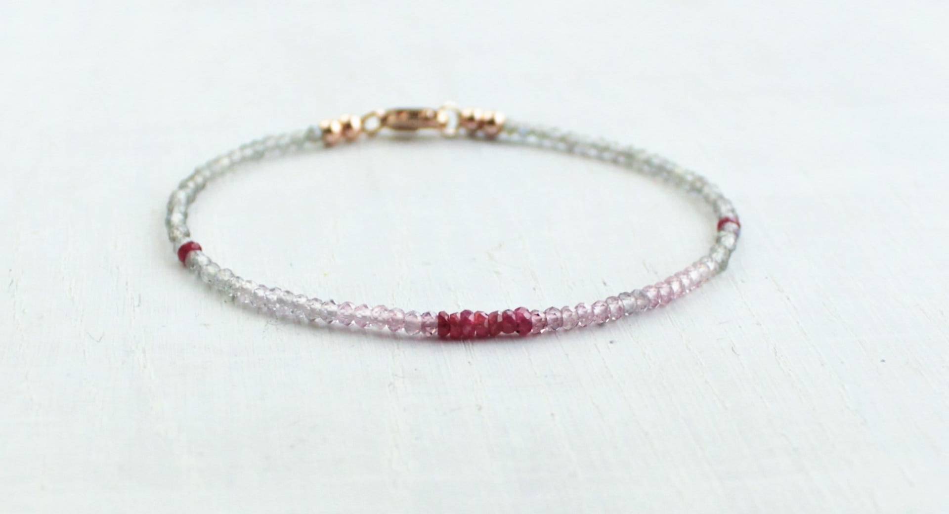 Rubin Armband Mit Spinell, Labradorit in Roségold, Multi Edelstein Perlen Armband, Zarte Juli Geburtsstein Schmuck Geschenk Frau von AtelierNymphea