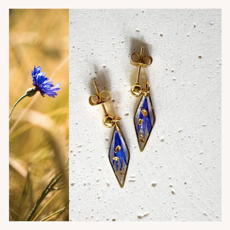 Blaue Blüten Ohrringe Mit Echten Blumen | Florale Ohrstecker Hängend Dirndlschmuck Handgemacht Oktoberfest Schmuck Aus München Blaue Blüten Ohrringe Mit Echten Blumen | Florale Ohrstecker Hängend Dirndlschmuck Handgemacht Oktoberfest Schmuck Aus München von AtelierPIANA