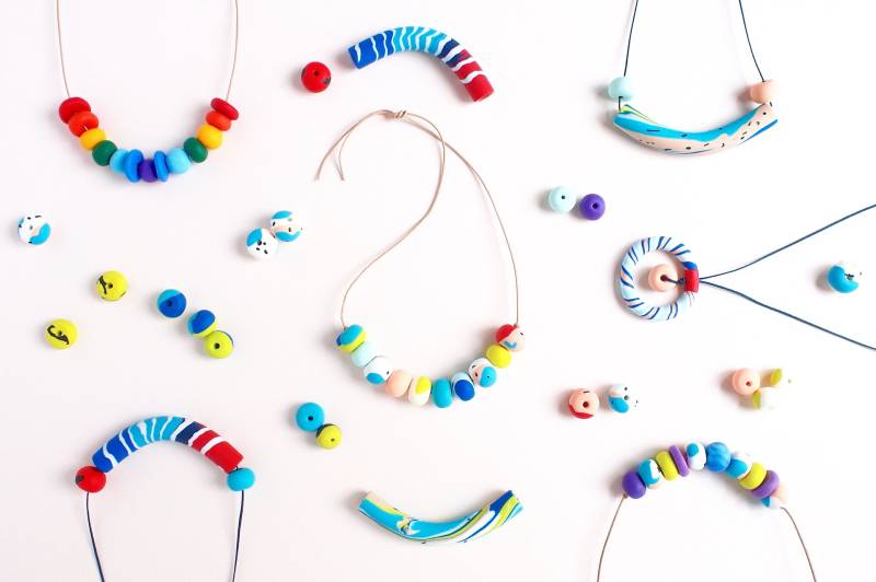 Joie De Vivre - Handgemachte Ton Halsketten Mixed Colors Wearable Art Schmuck Einzigartiges Design von AtelierPaprika