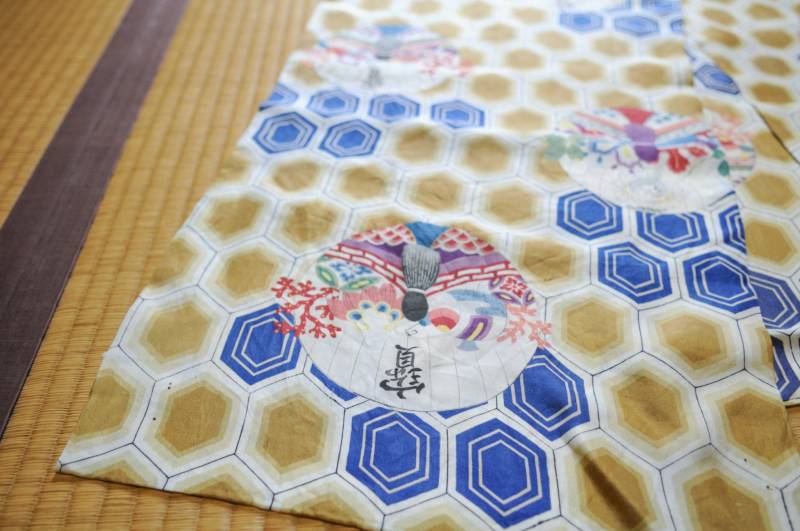 Ein Einzigartiger Kimono-Seidenschal Mit Sechseckigem Muster von AtelierPentacle