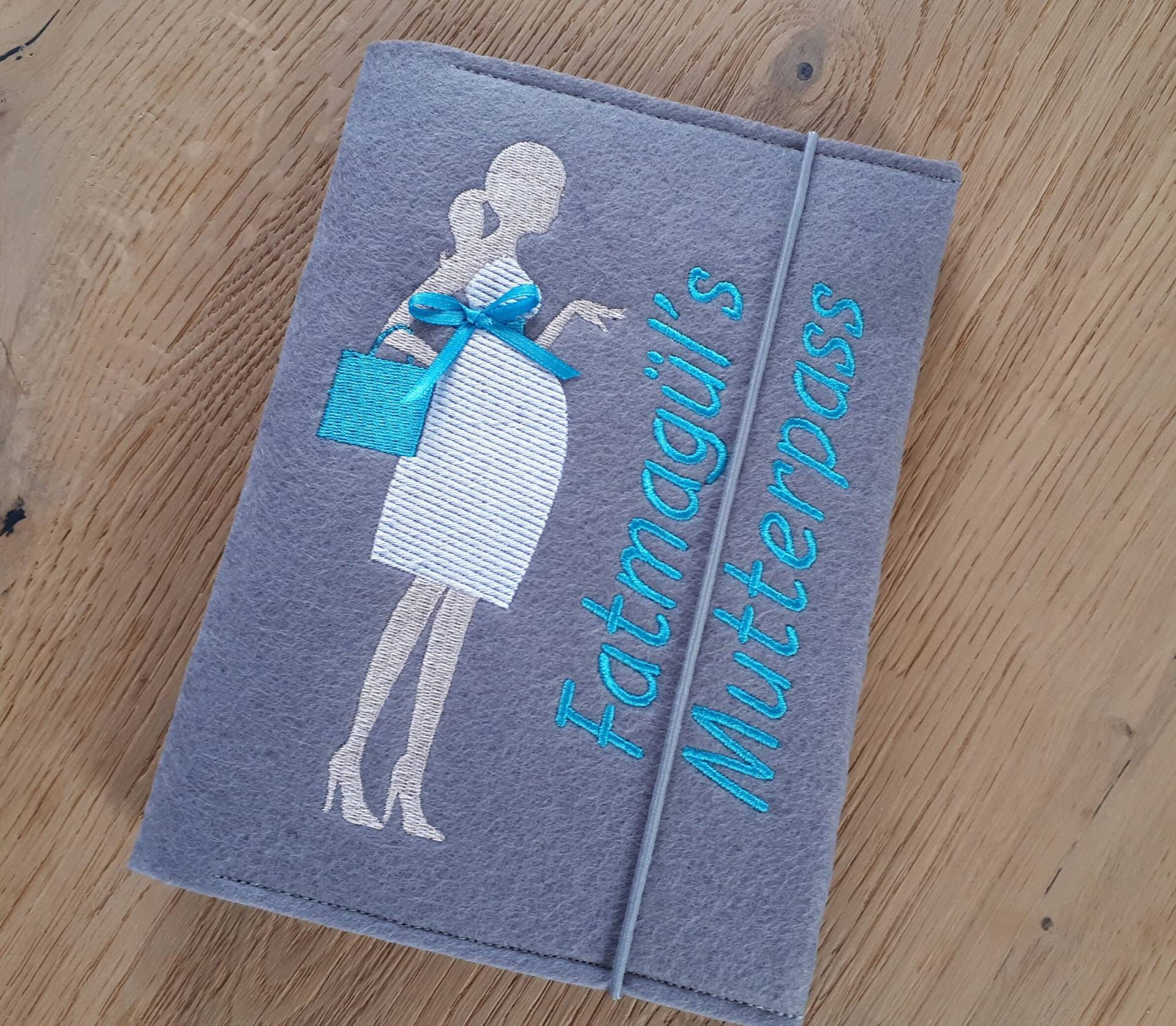 Luxus Mutterpasshülle Filz "Wunschname" + Extras Luxus Mutterpasshülle Filz "Wunschname" + Extras von AtelierPetscha