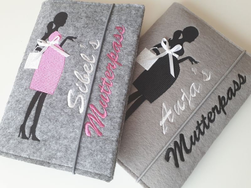 Luxus Mutterpasshülle Filz "Wunschname" + Extras Luxus Mutterpasshülle Filz "Wunschname" + Extras von AtelierPetscha