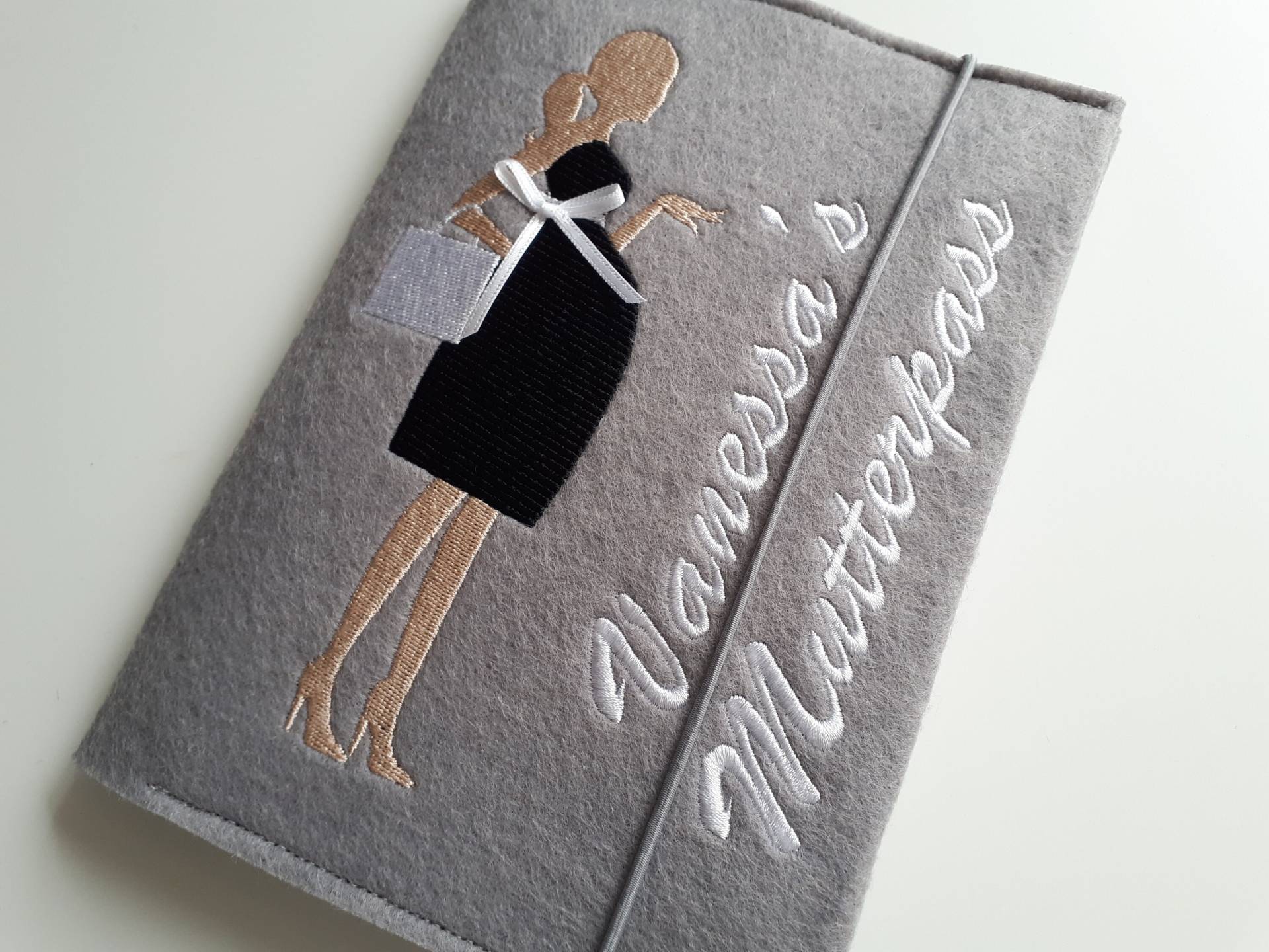 Luxus Mutterpasshülle Filz "Wunschname" + Extras Luxus Mutterpasshülle Filz "Wunschname" + Extras von AtelierPetscha