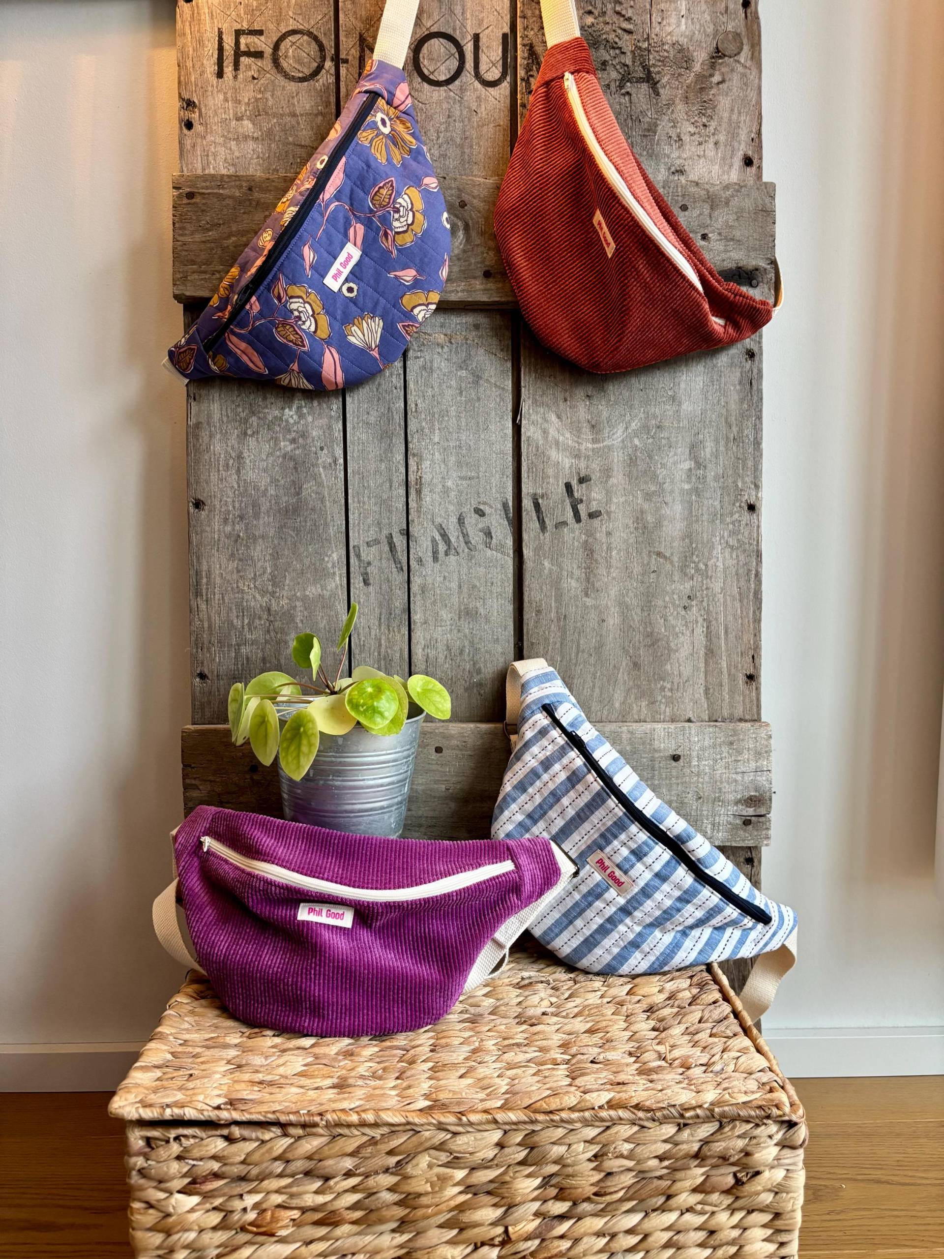 Gürteltasche in Größe S - Handgenäht, Kompakt Und Praktisch, Mit Kleiner Innentasche Verstellbarem Schultergurt von AtelierPhilGoodCie