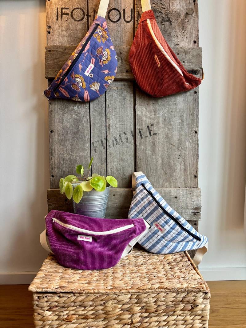Gürteltasche in Größe S - Handgenäht, Kompakt Und Praktisch, Mit Kleiner Innentasche Verstellbarem Schultergurt Gürteltasche in Größe S - Handgenäht, Kompakt Und Praktisch, Mit Kleiner Innentasche Verstellbarem Schultergurt von AtelierPhilGoodCie