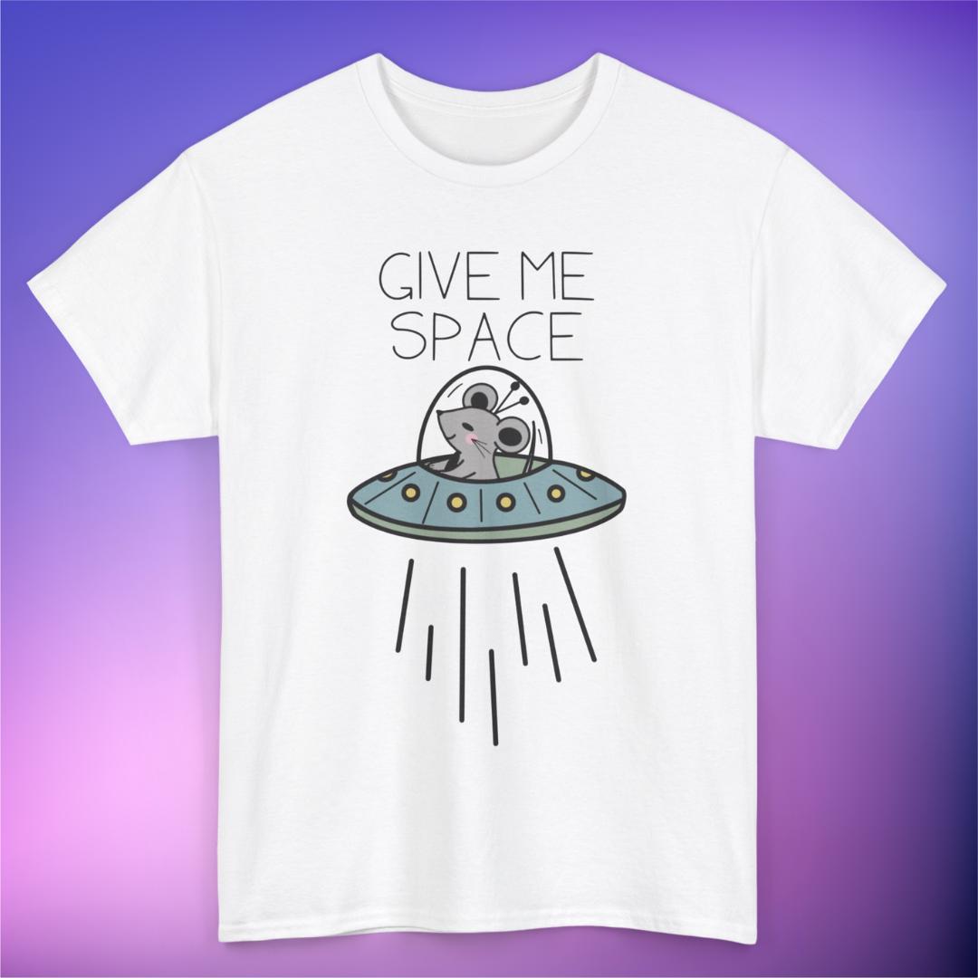 Give Me Space Maus T-Shirt I Alien Shirt Need Space Mit Alien-Maus-Print Give Me Space Maus T-Shirt I Alien Shirt Need Space Mit Alien-Maus-Print von AtelierPiDesign