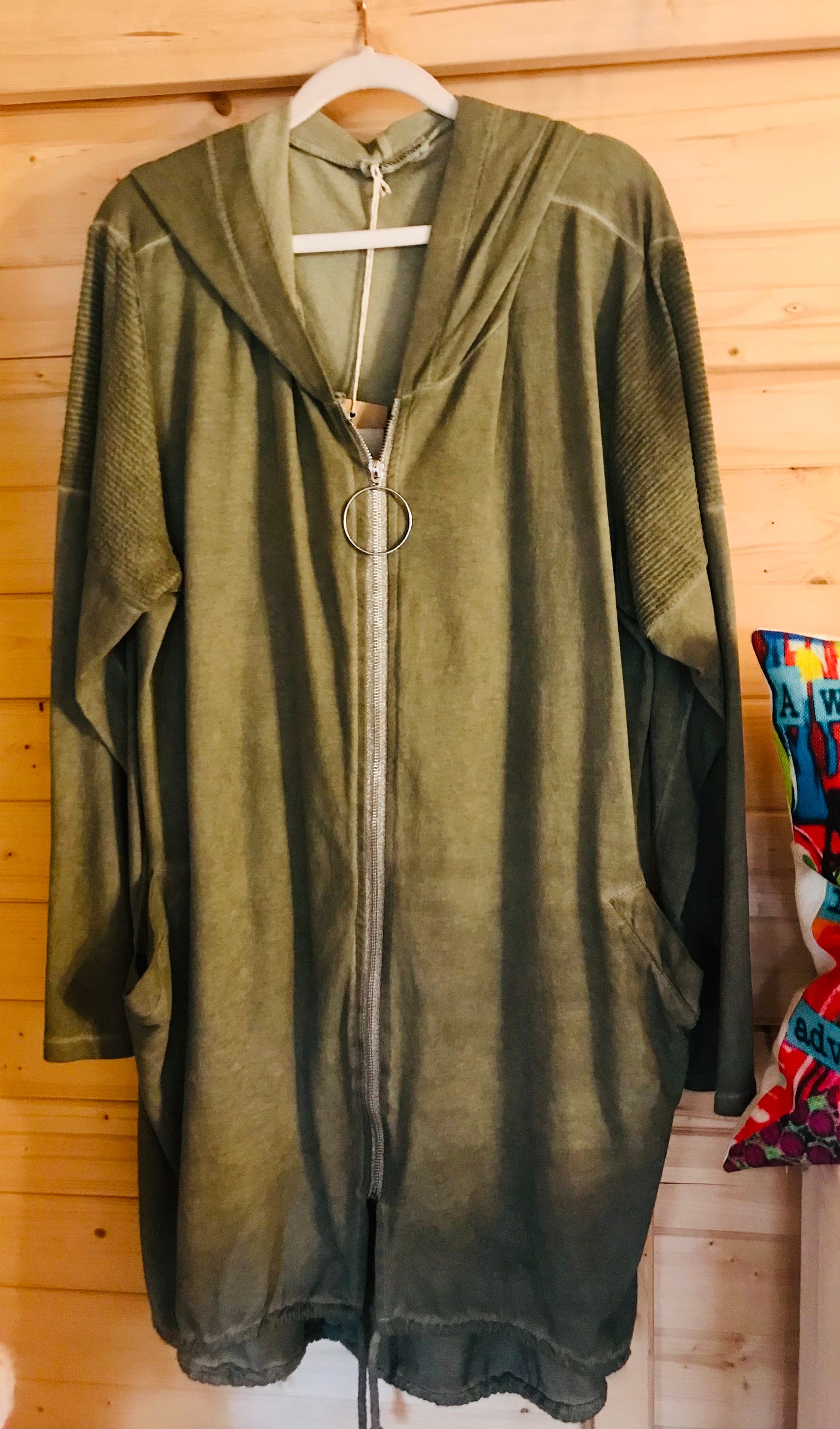 Kapuzen Jacke Olivgrün von AtelierRosita