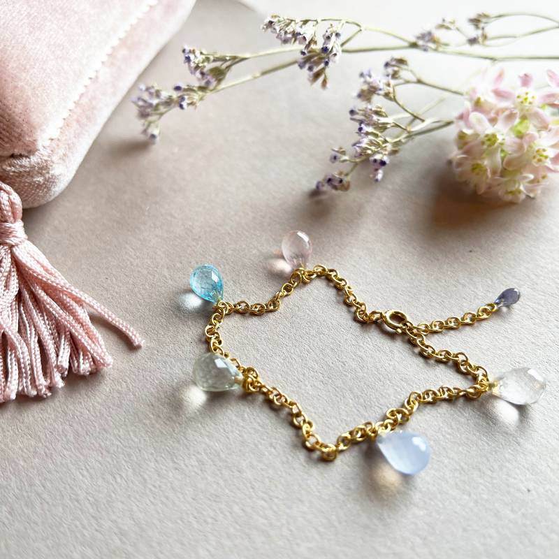 Feines Armband Mit Edelstein Anhängern // Bunten Tropfen Handgefertigt Aus 925 Silber von AtelierSanchez