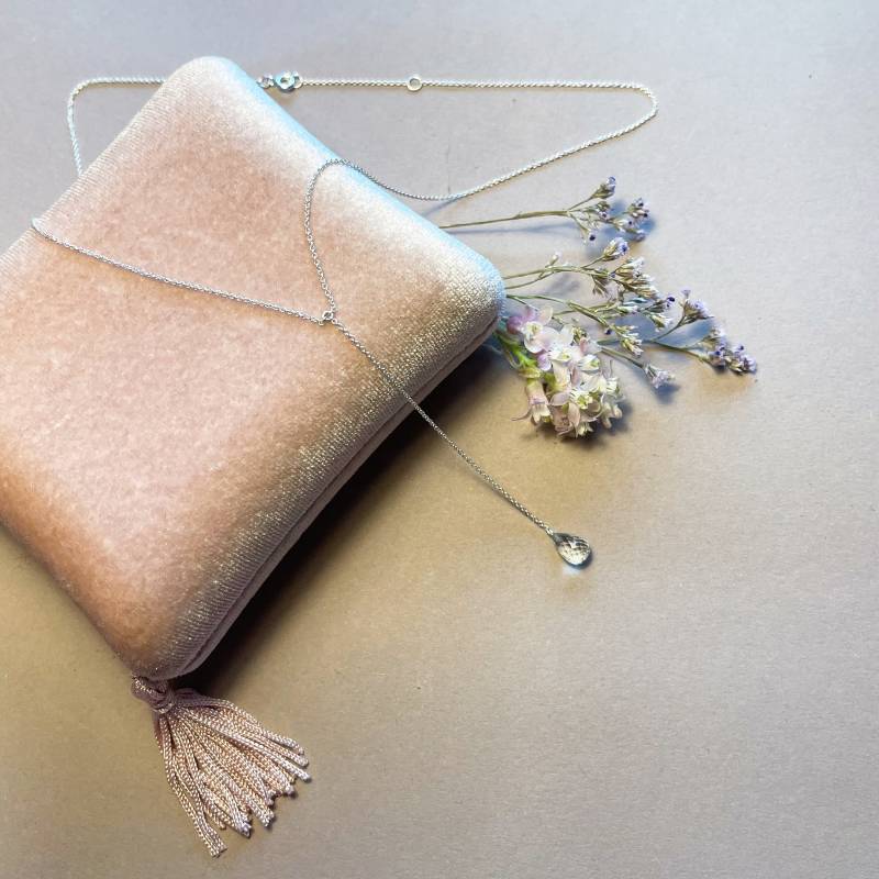 Feine Halskette Mit Bergkristall // Y-Halskette Transparentem Edelstein Tropfen Handgemacht Aus 925 Silber von AtelierSanchez