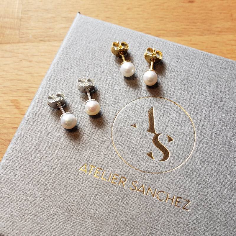 Perlen Ohrstecker // Kleine Mit Süßwasser Weiß Handgemacht Aus 925 Silber von AtelierSanchez