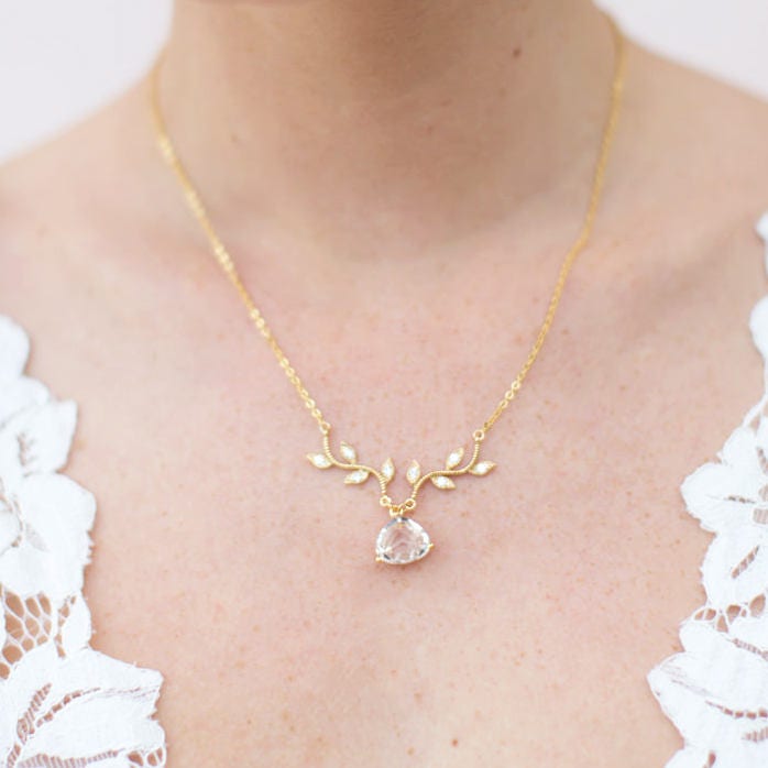 Goldene Brauthalskette, Bétina, Kristallbrauthalskette, Boho-Hochzeitsschmuck, Brautblatthalskette von AtelierSarahAime