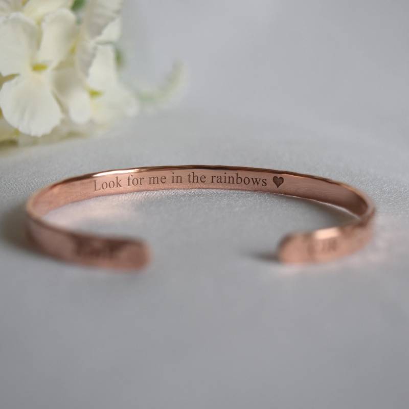 Personalisiertes Kupferarmband Gehämmerte Armspange Personalisiertes Kupferarmband Gehämmerte Armspange von AtelierSilverMouse