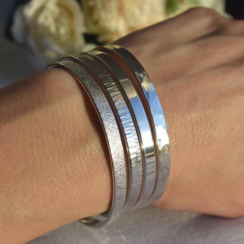 sterling Silber 925 Armreif, Silber, Trauzeugin, Hochzeit, Schwester Armband, Gravur, Koordinaten, in Der Farbe Custom Bracelet von AtelierSilverMouse