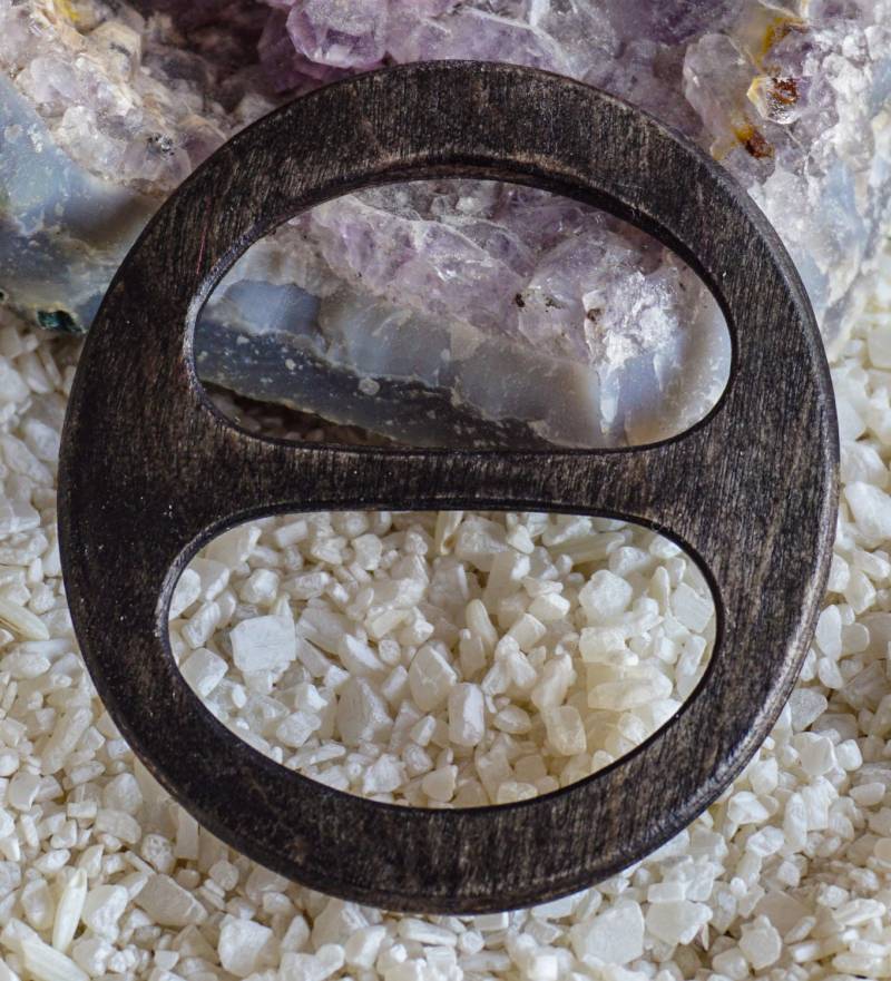 Schalring Aus Holz, Größe M, Ideal Für Leichte Und Schwerere Tücher Schals, Sehr Formschön Stabil von AtelierSinger