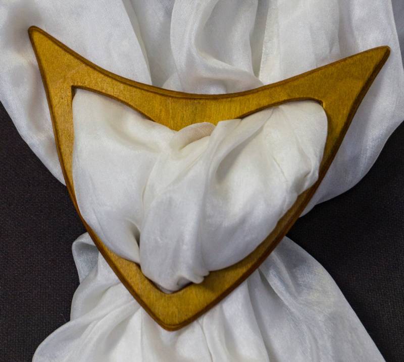 Schalring Aus Holz, Ideal Für Leichte Und Schwerere Tücher Schals, Sehr Formschön Stabil von AtelierSinger