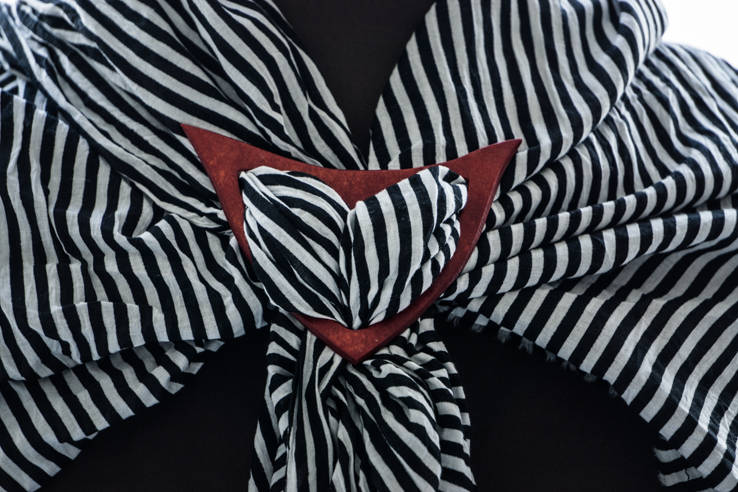 Schalring Aus Holz, Ideal Für Leichte Und Schwerere Tücher Schals, Sehr Formschön Stabil. Wird Sie Angefertigt von AtelierSinger