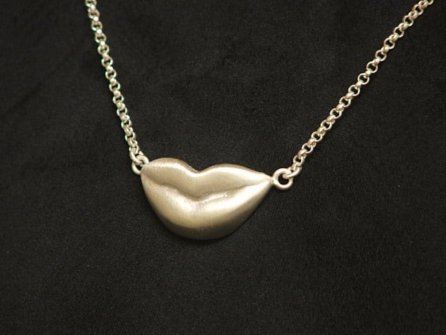 Kissing Lips Halskette Sterling Silber 18" Made To Order Kissing Lips Halskette Sterling Silber 18" Made To Order von AtelierTheHun