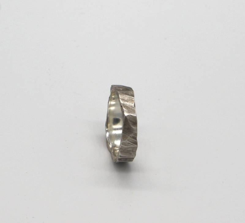 Brutalist Silber Bandring, Schwarz Unisex Ring von AtelierTiuh